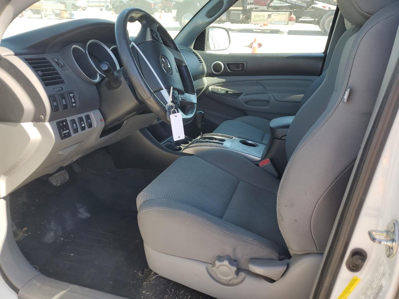 2015 Toyota Tacoma - Image 7