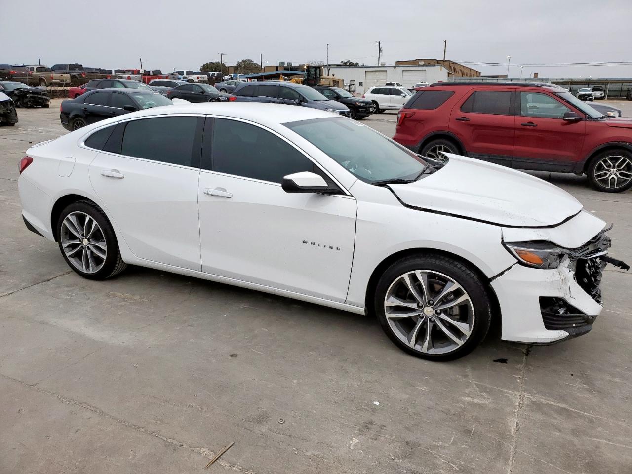 2022 Chevrolet Malibu - Image 4