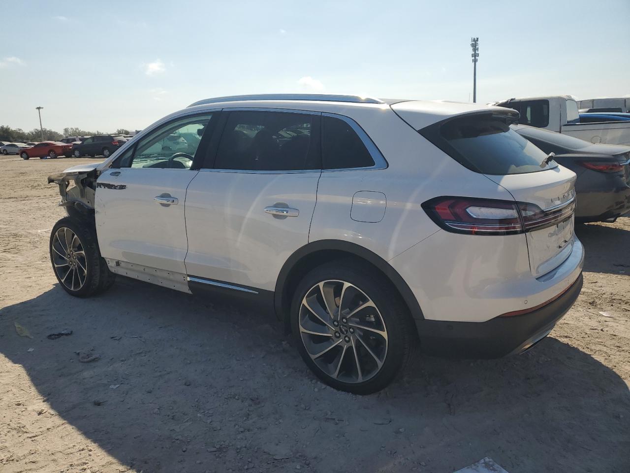 2019 Lincoln Nautilus - Image 2