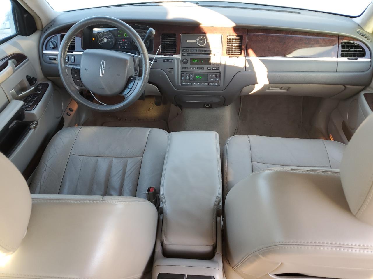 2007 Lincoln Town Car - Image 8