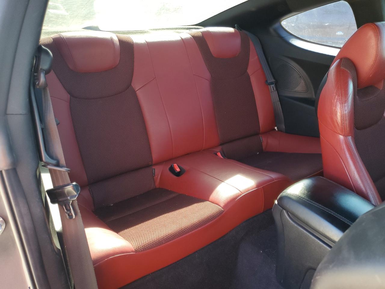 2013 Hyundai Genesis - Image 10