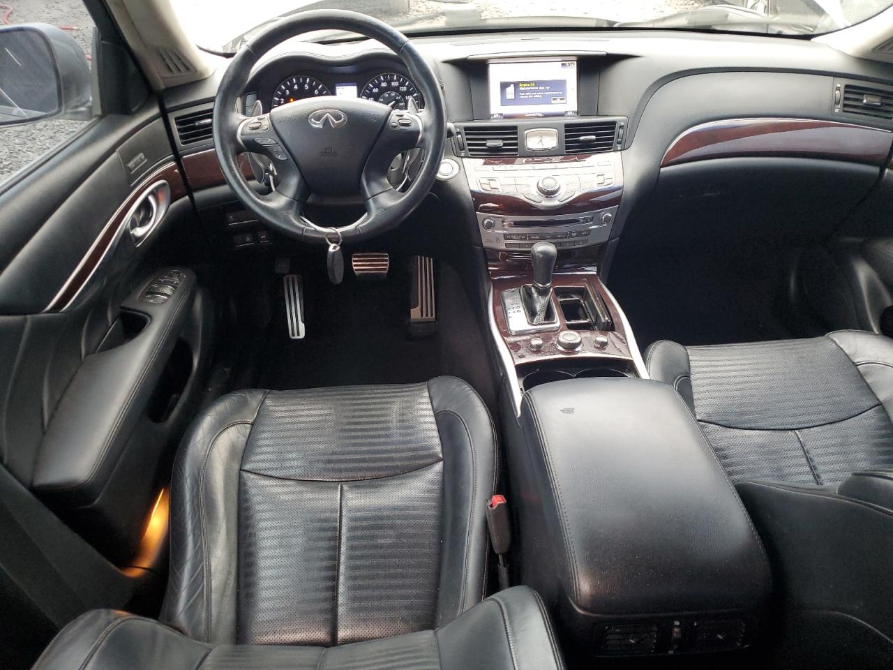 2012 Infiniti M - Image 8