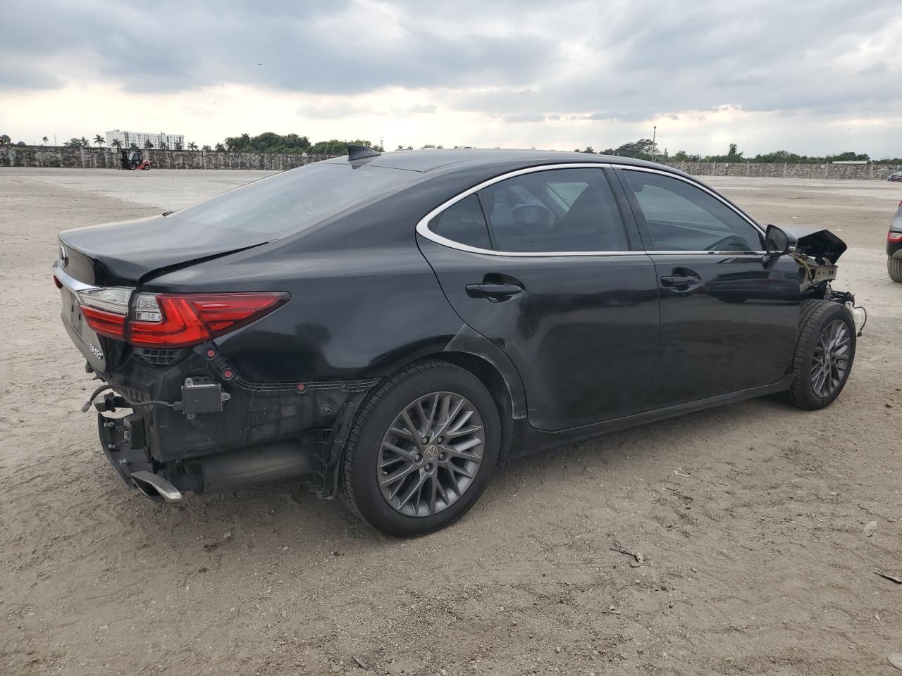 2018 Lexus ES - Image 3