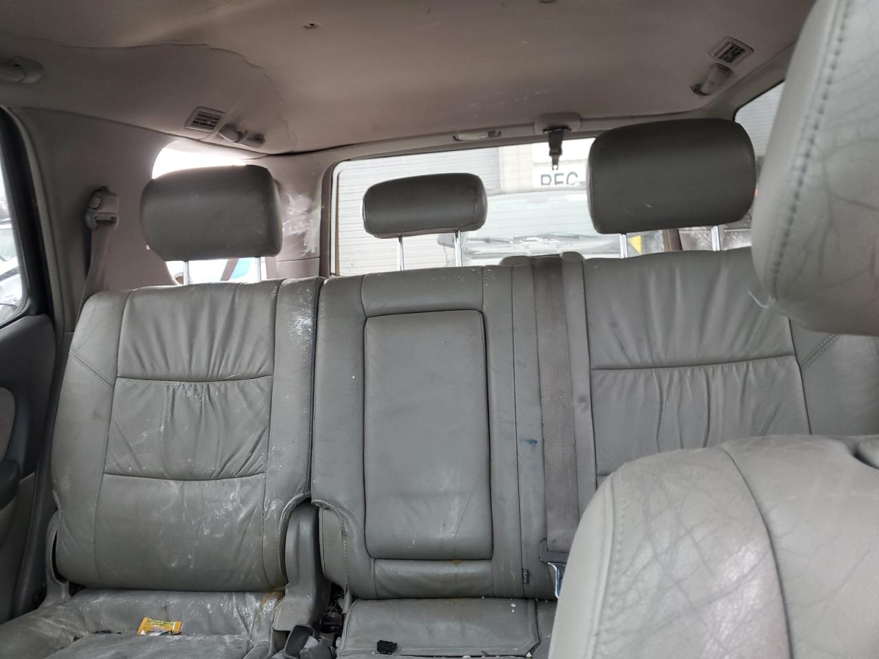 2004 Toyota Sequoia - Image 10