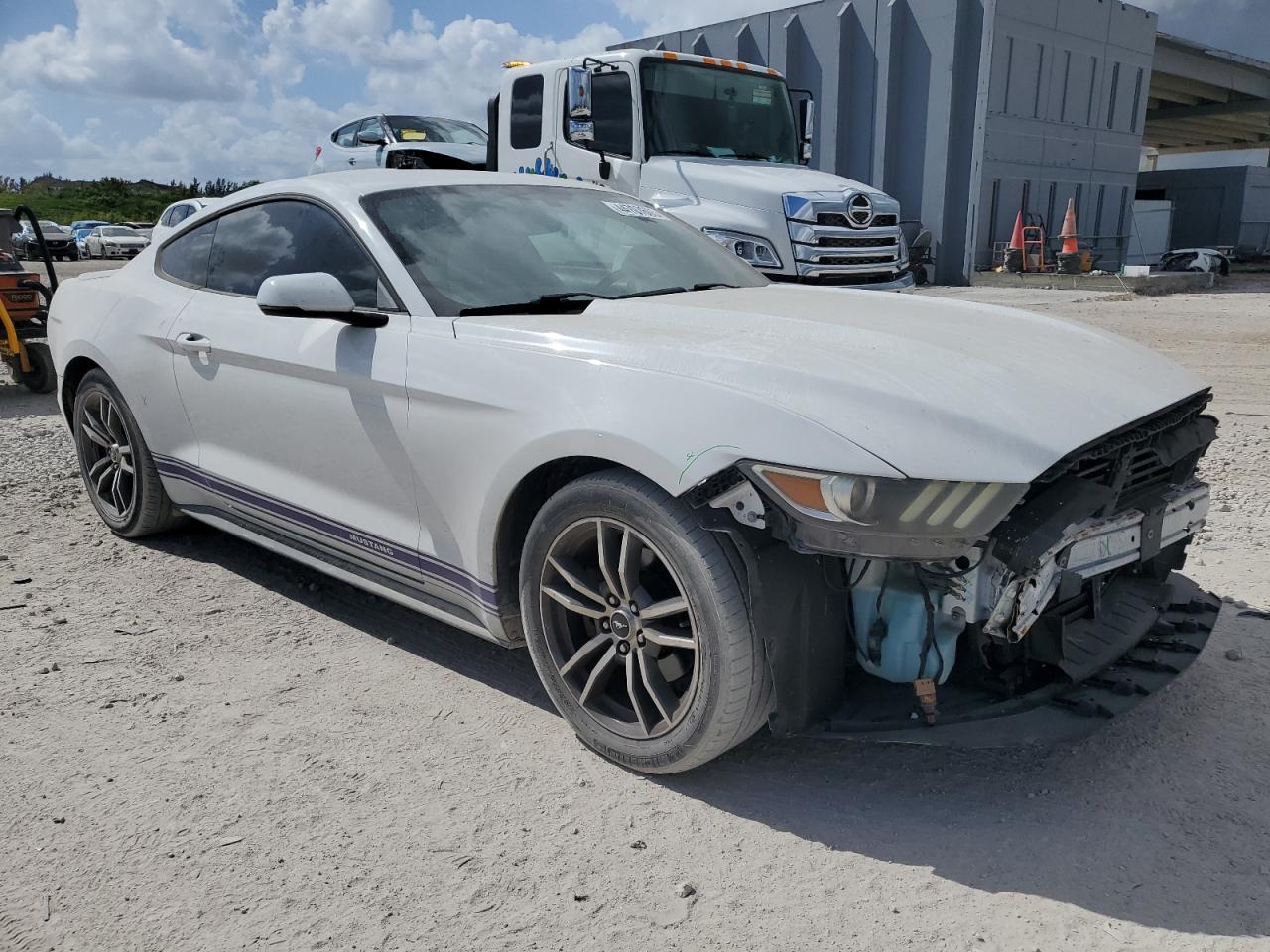 2015 Ford Mustang - Image 4