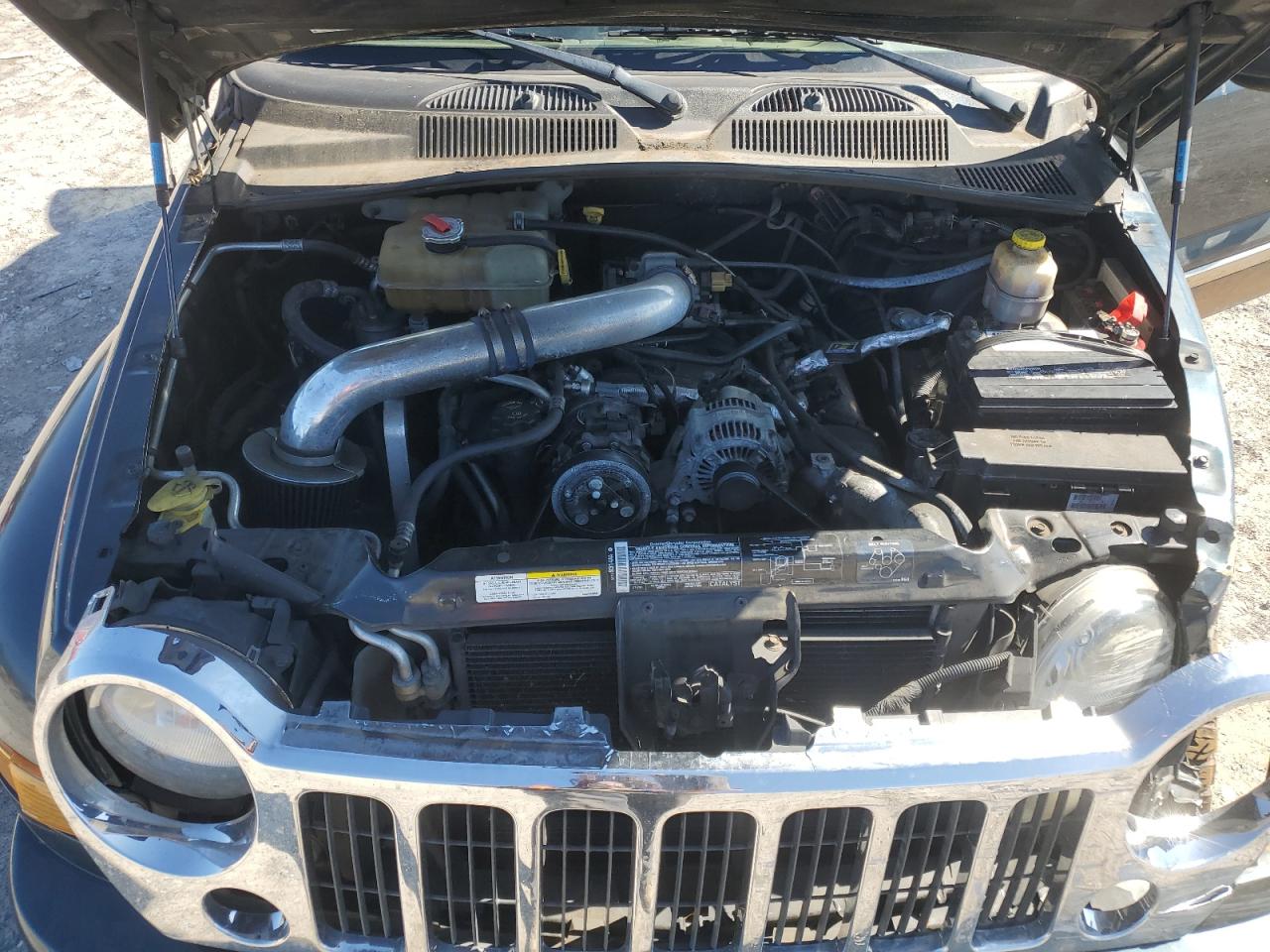 2005 Jeep Liberty (North America) - Image 12