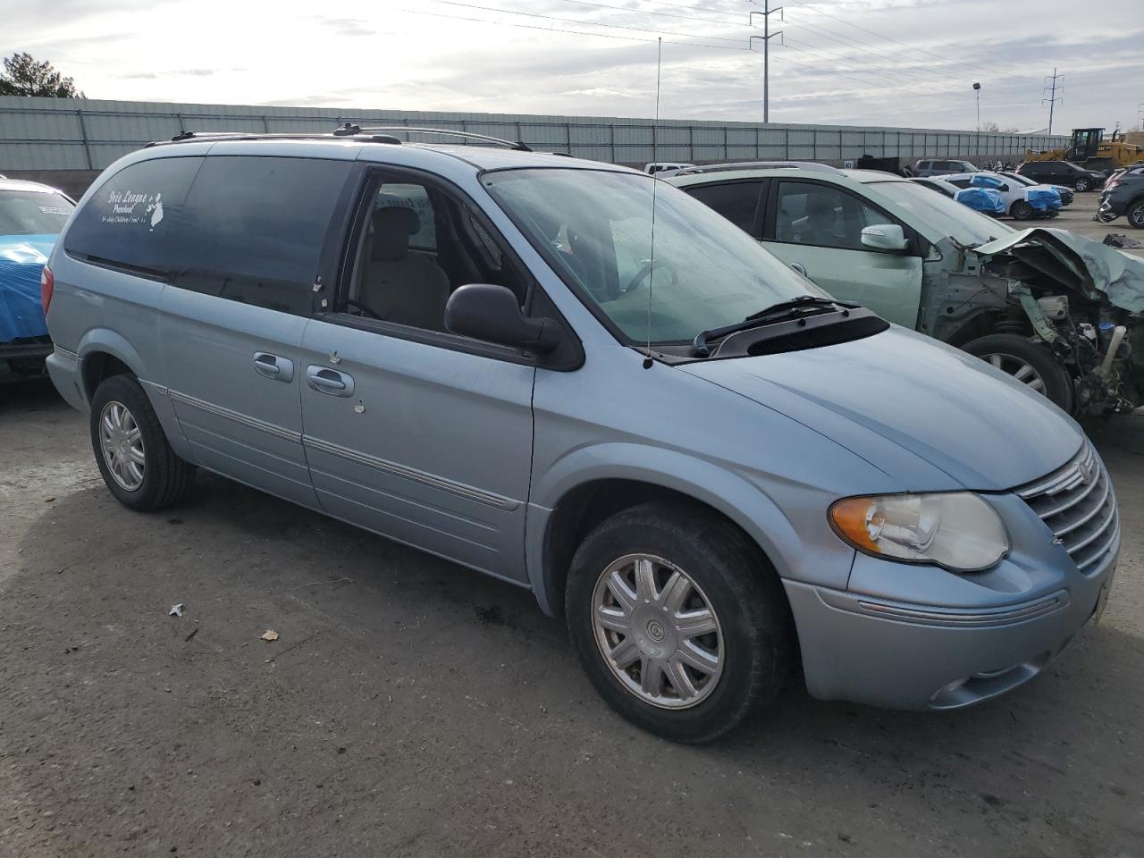 2006 Chrysler Town & Country - Image 4