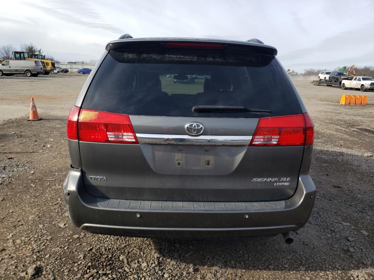 2004 Toyota Sienna - Image 6