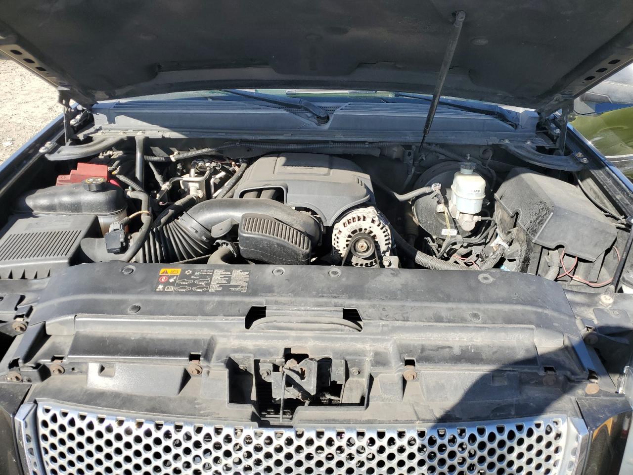 2011 GMC Yukon - Image 12