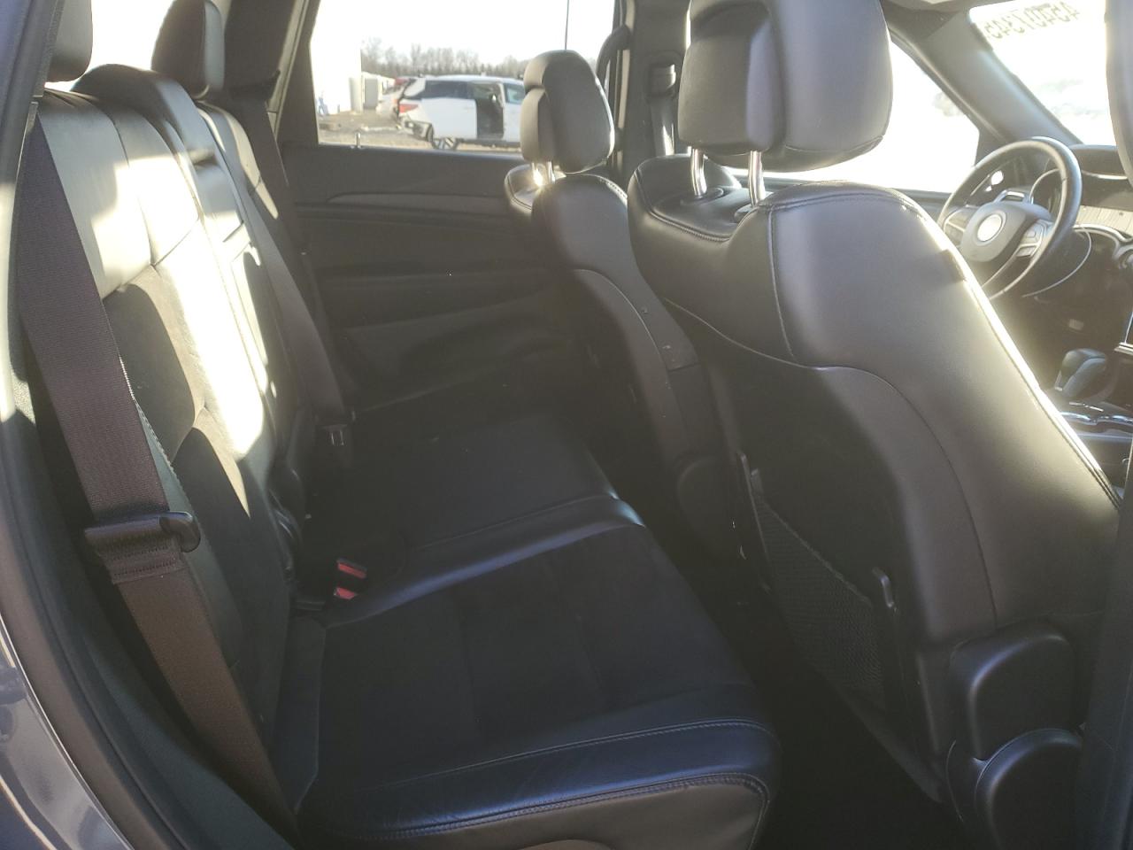 2020 Jeep Grand Cherokee - Image 11