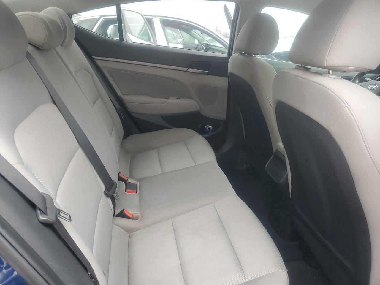 2017 Hyundai Elantra - Image 10