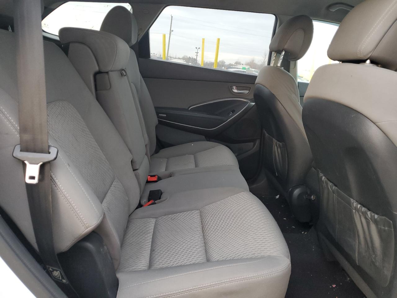 2017 Hyundai Santa Fe - Image 11