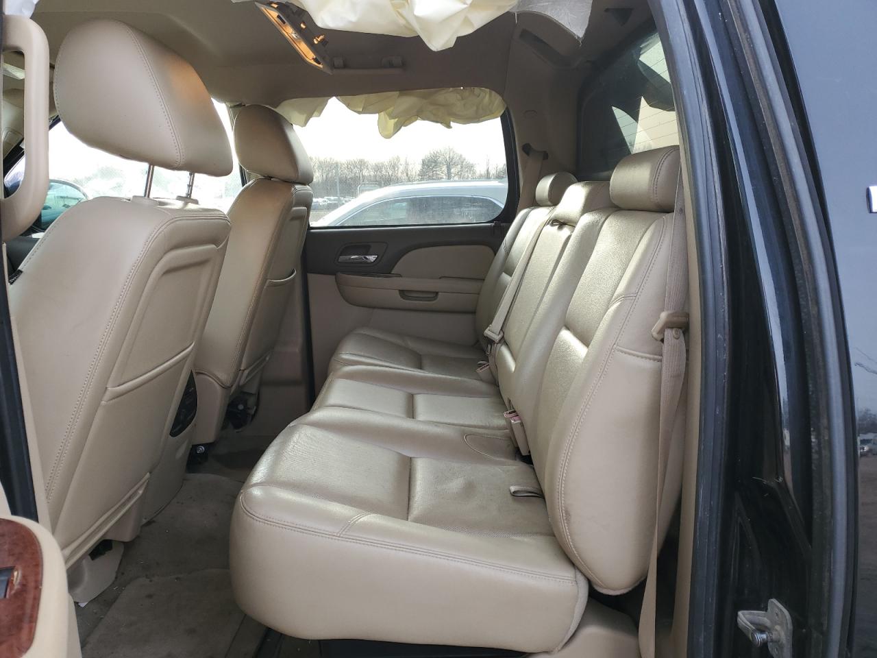 2012 Chevrolet Avalanche - Image 11