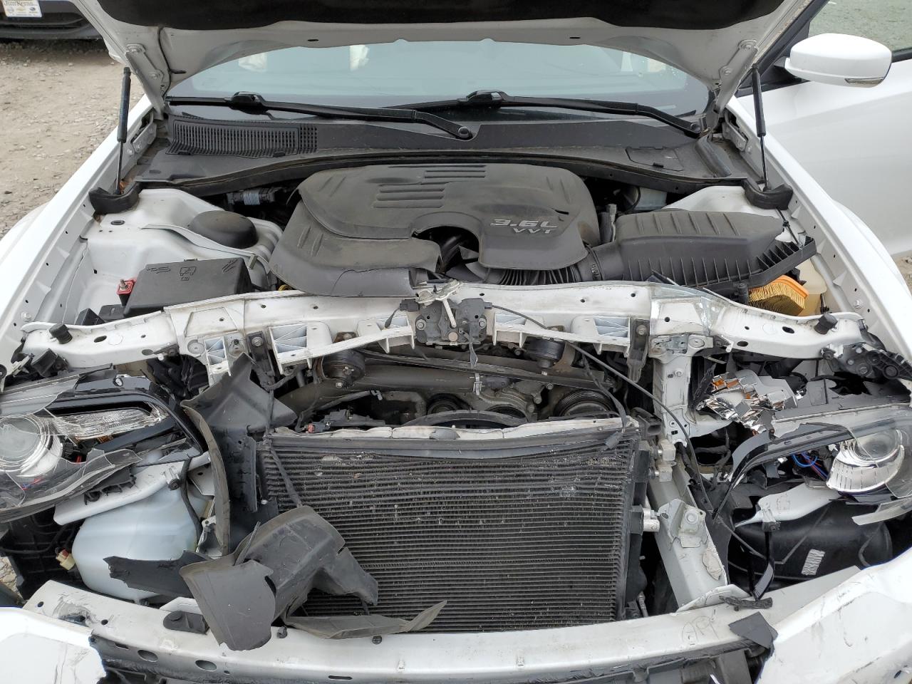 2020 Chrysler 300 - Image 12