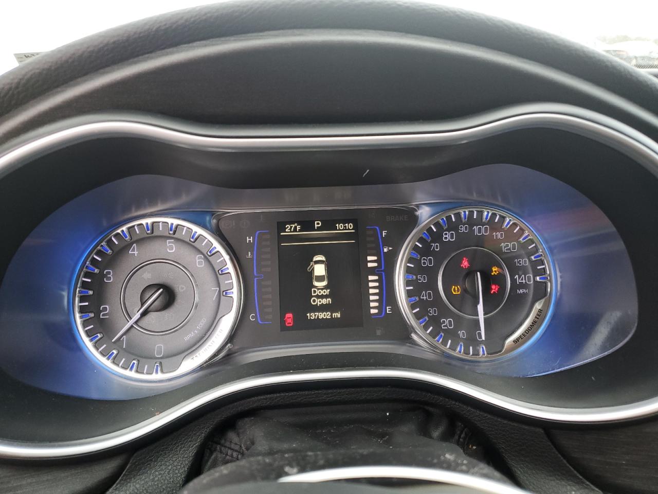 2016 Chrysler 200 - Image 9