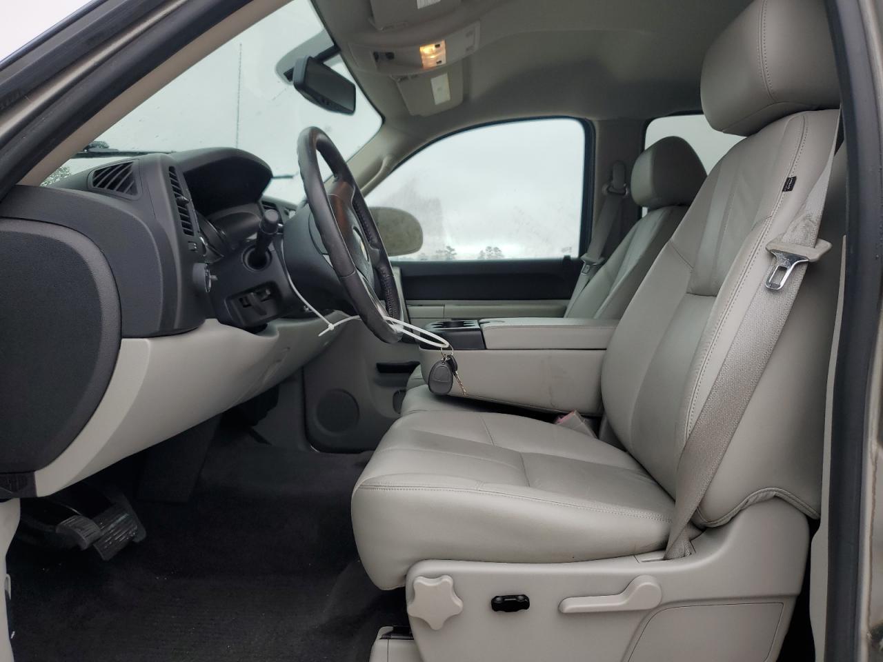 2011 Chevrolet Silverado - Image 7