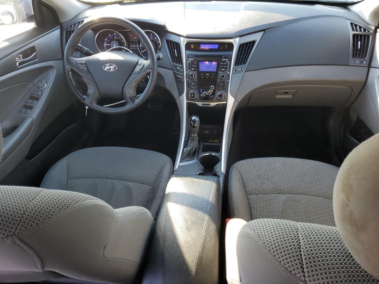 2011 Hyundai Sonata - Image 8