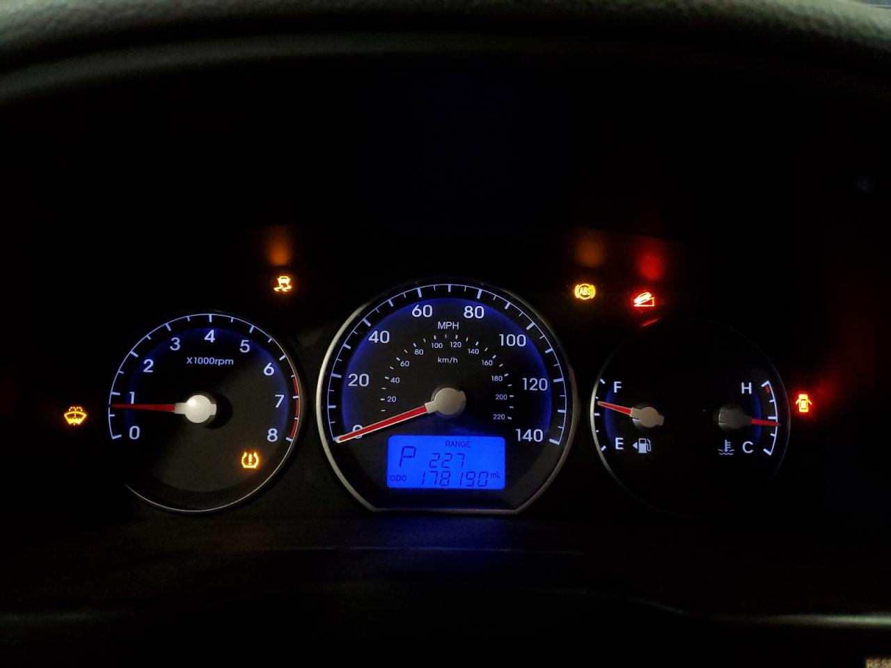 2012 Hyundai Santa Fe - Image 9