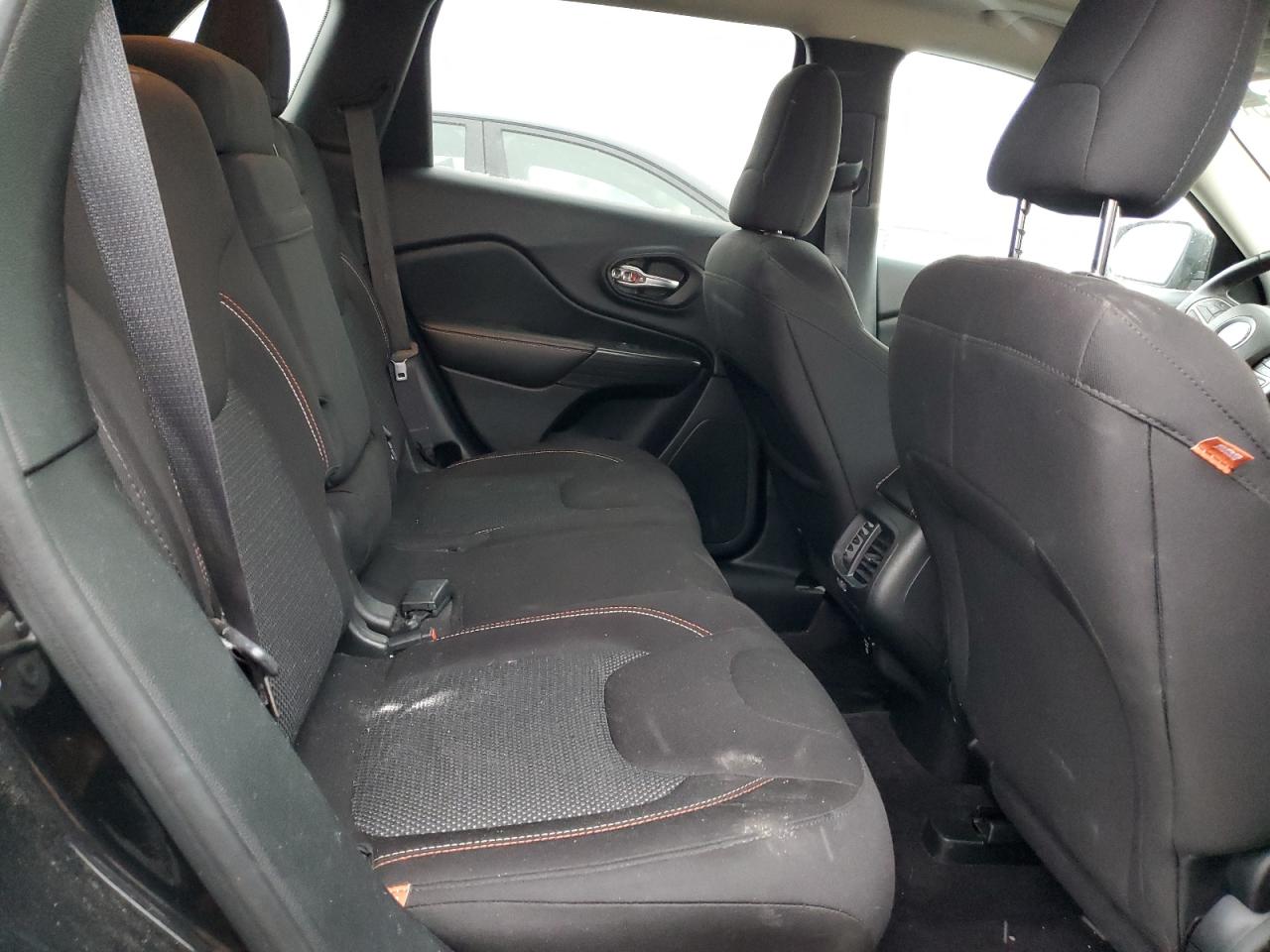 2017 Jeep Grand Cherokee - Image 11