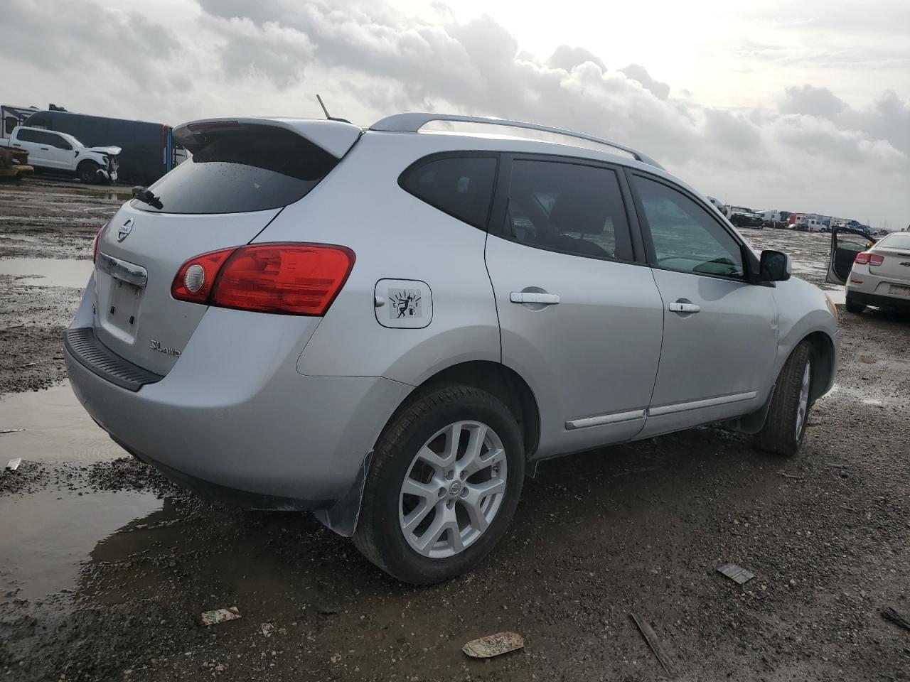 2011 Nissan Rogue - Image 3