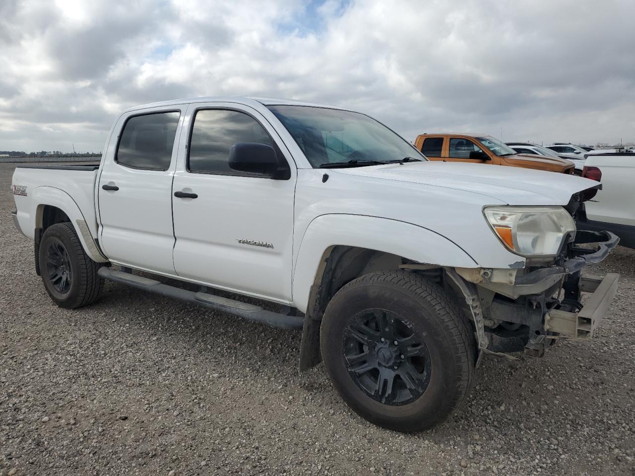 2015 Toyota Tacoma - Image 4