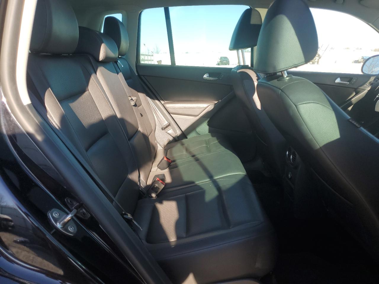 2016 Volkswagen Tiguan - Image 11