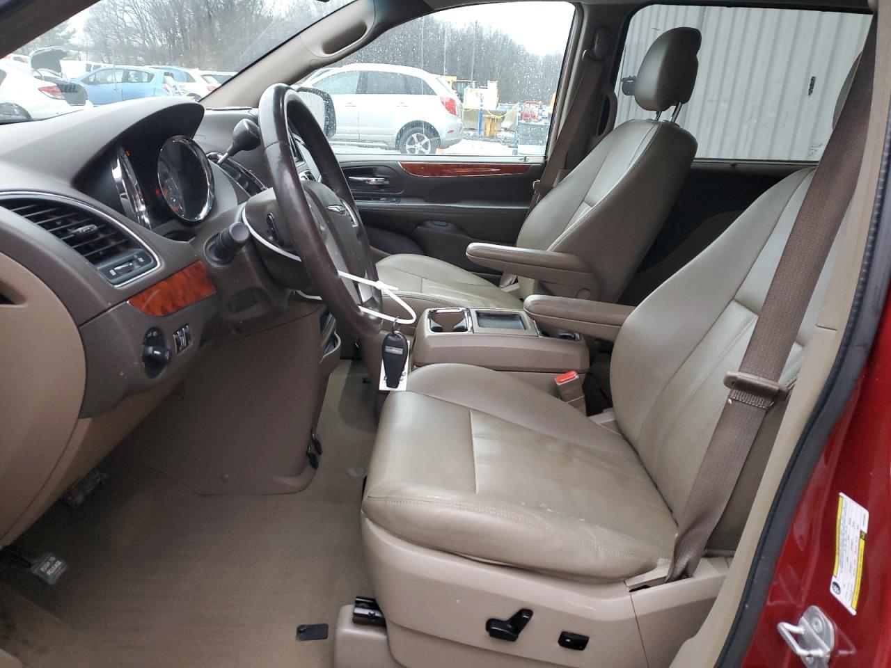 2015 Chrysler Town & Country - Image 7