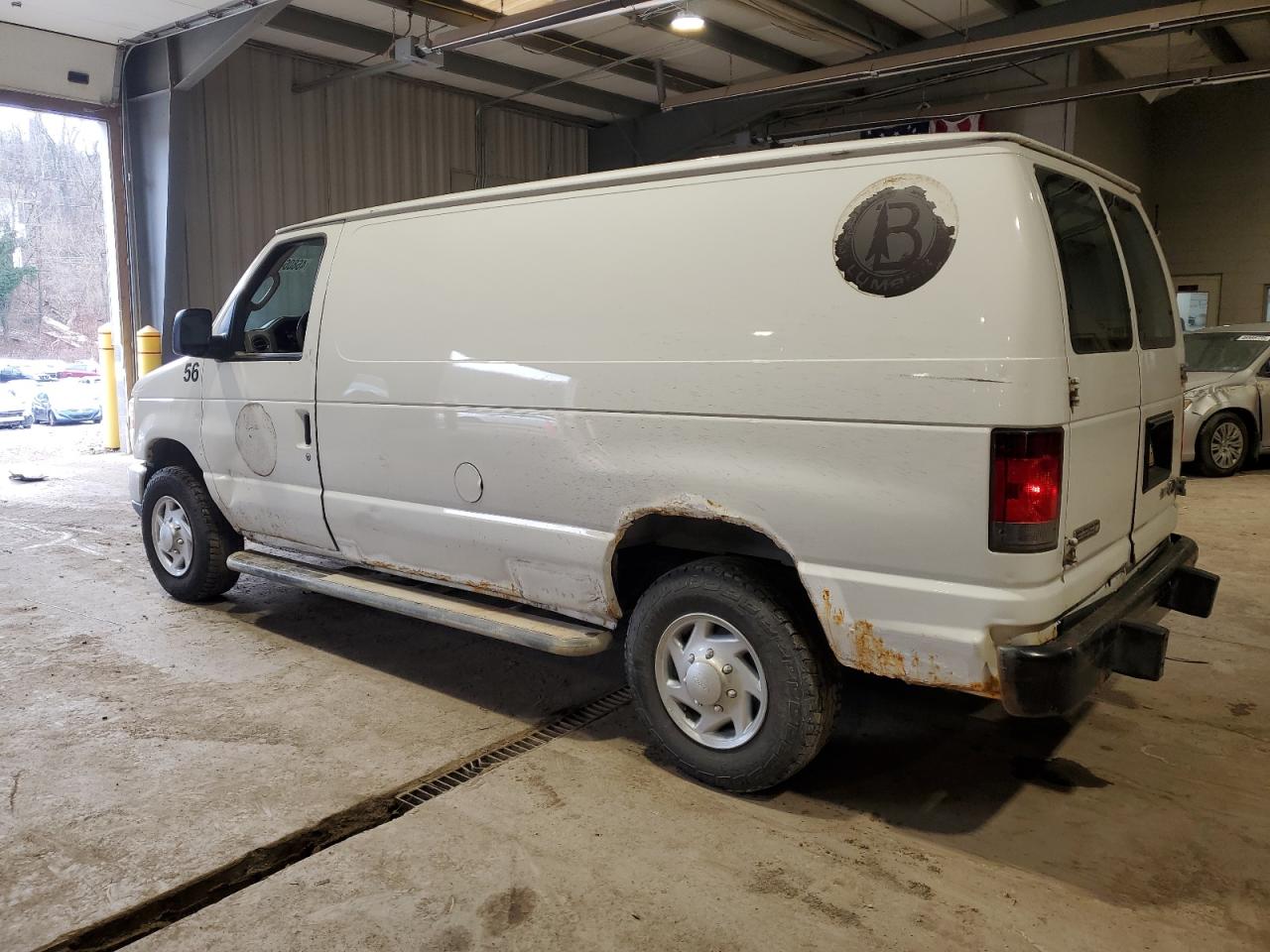 2010 Ford Econoline - Image 2