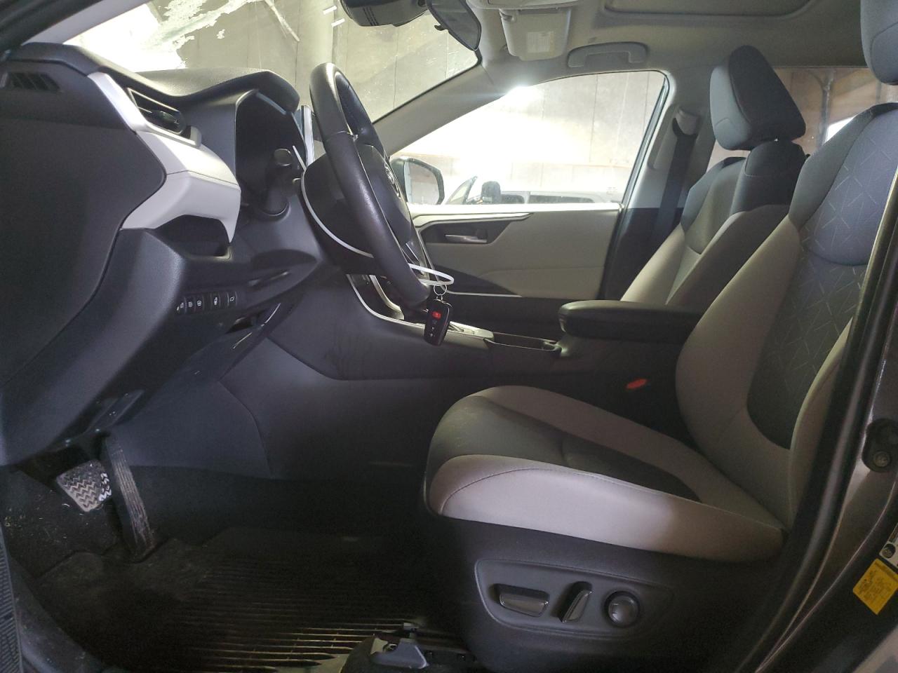 2023 Toyota RAV 4 - Image 7