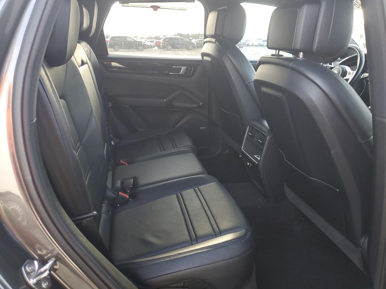 2019 Porsche Cayenne - Image 11