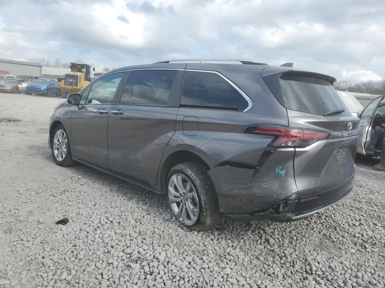 2022 Toyota Sienna - Image 2