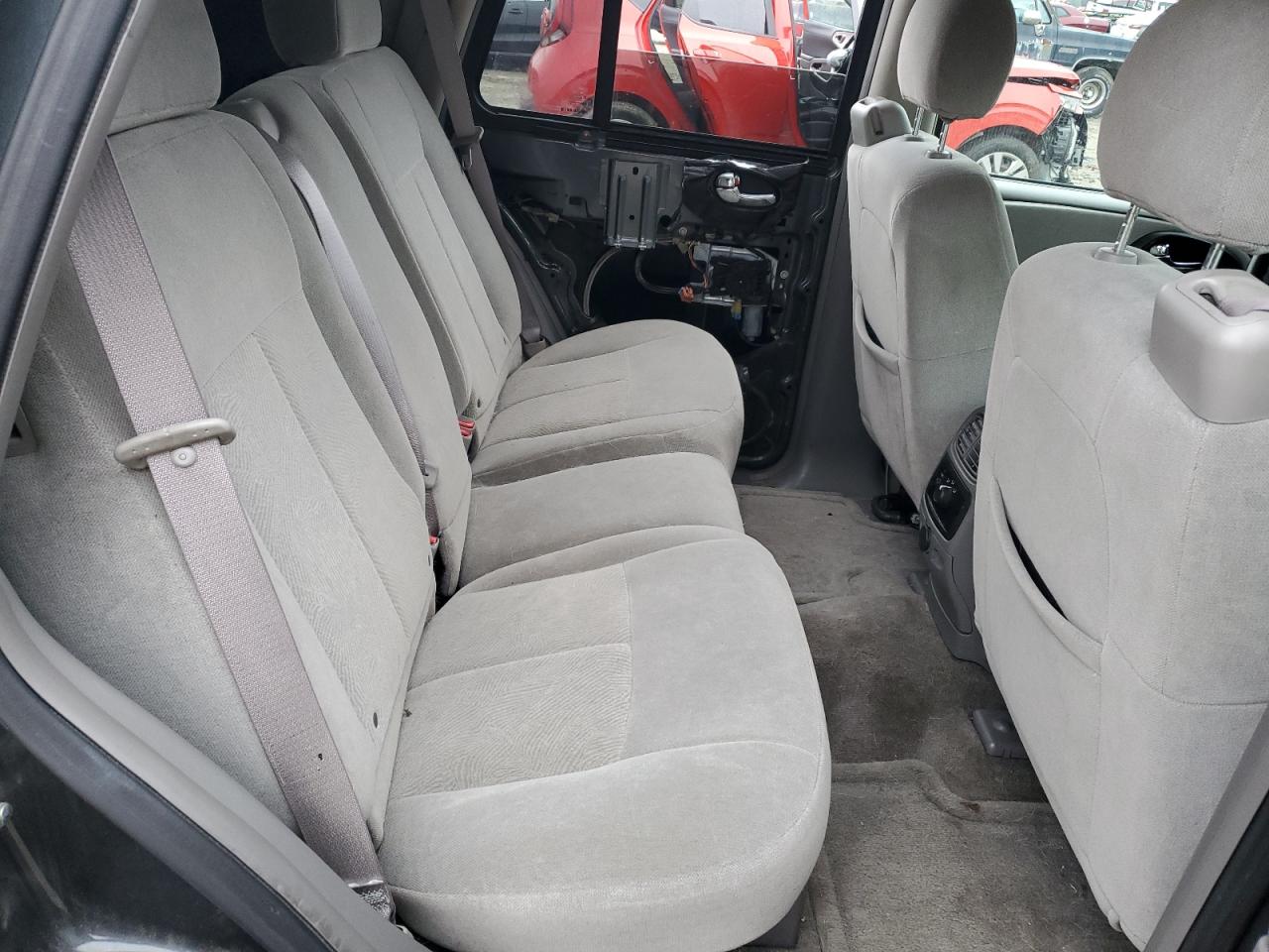 2005 Chevrolet TrailBlazer - Image 11