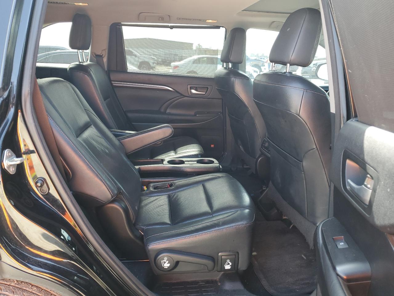 2015 Toyota Highlander - Image 11