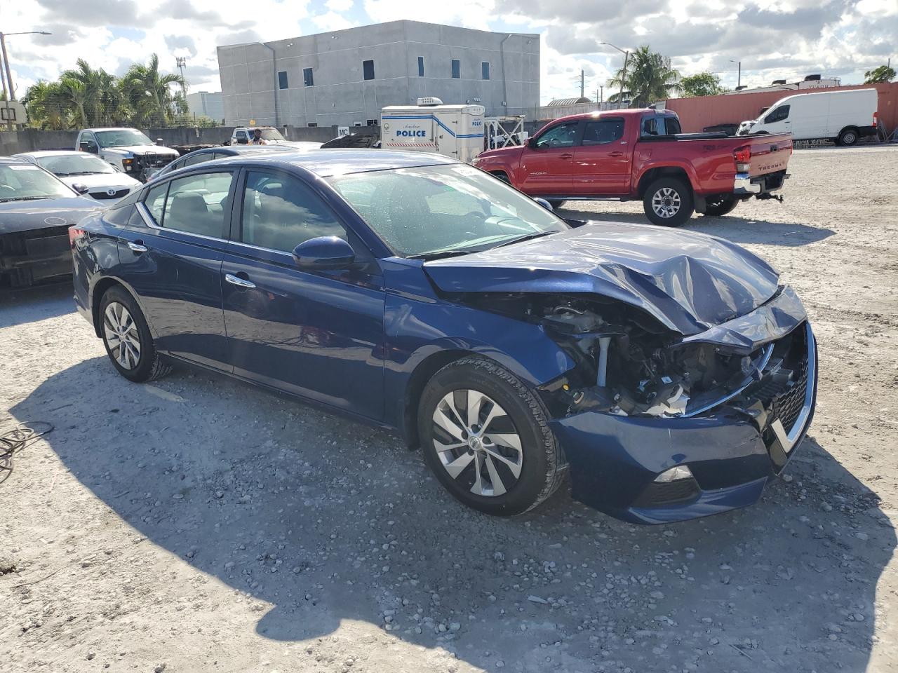 2021 Nissan Altima - Image 4