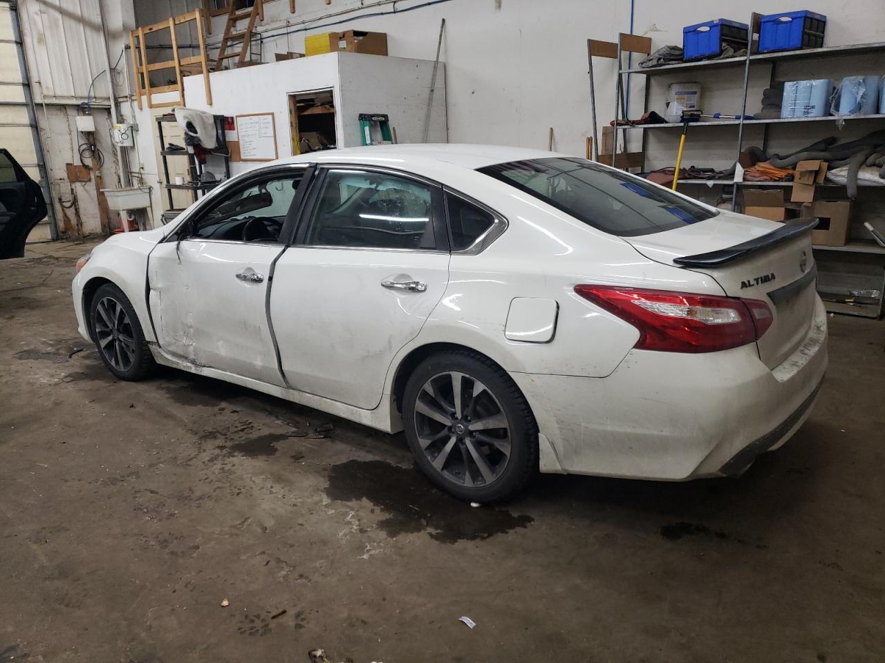 2016 Nissan Altima - Image 2