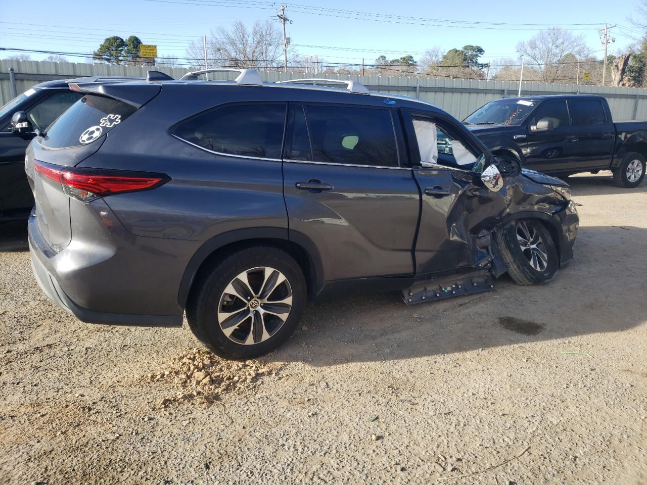 2020 Toyota Highlander - Image 3