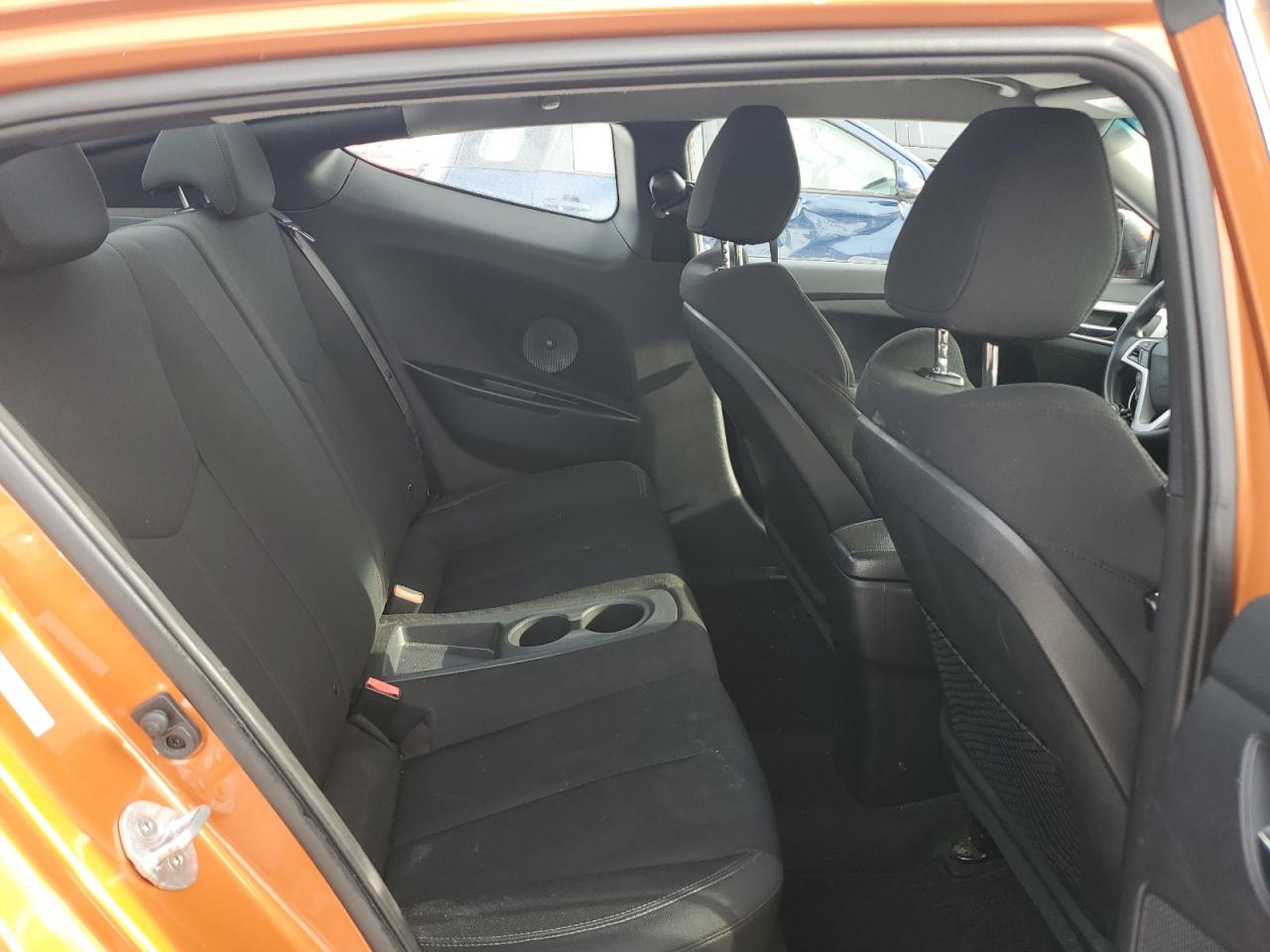 2016 Hyundai Veloster - Image 10