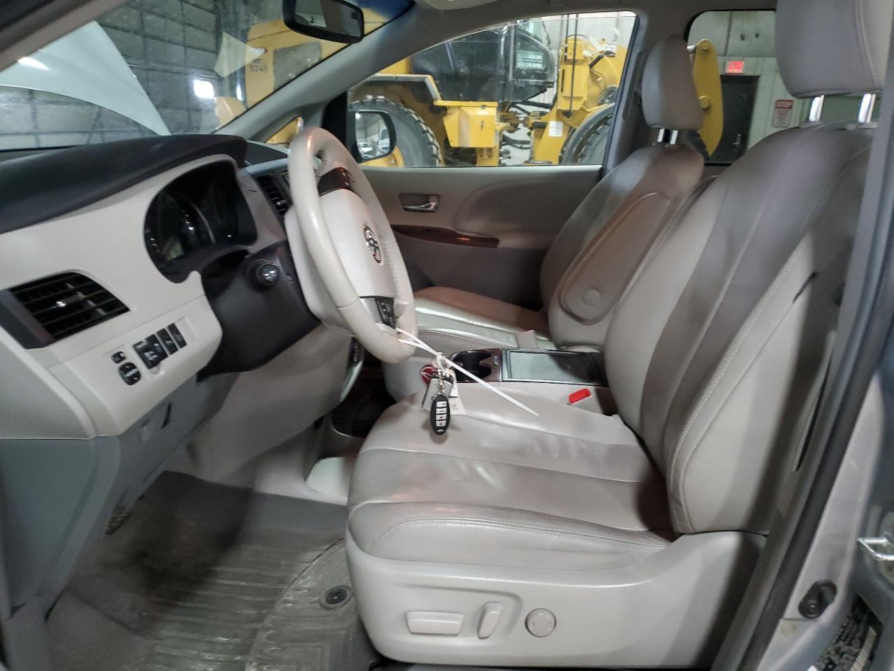 2014 Toyota Sienna - Image 7