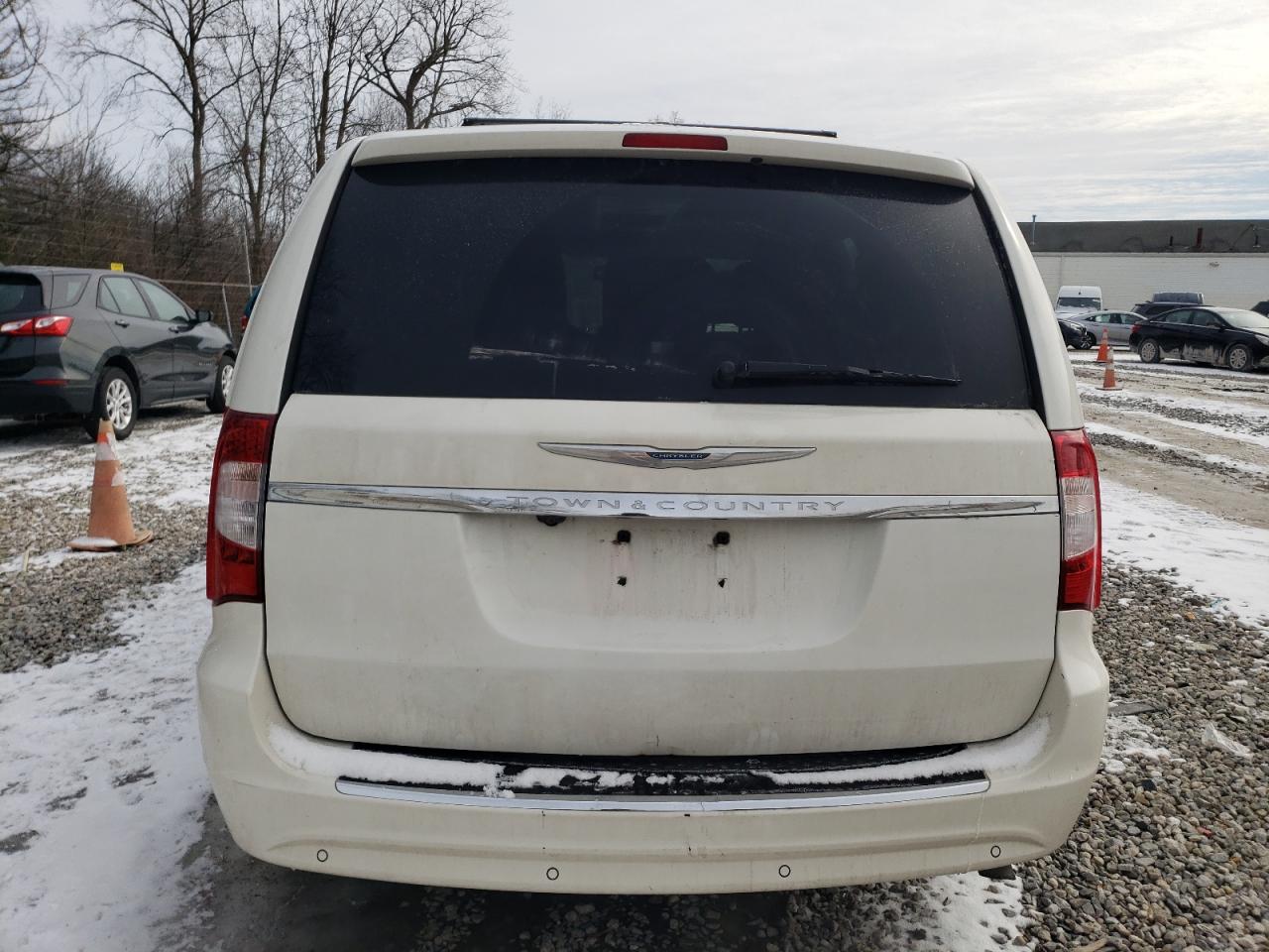 2012 Chrysler Town & Country - Image 6