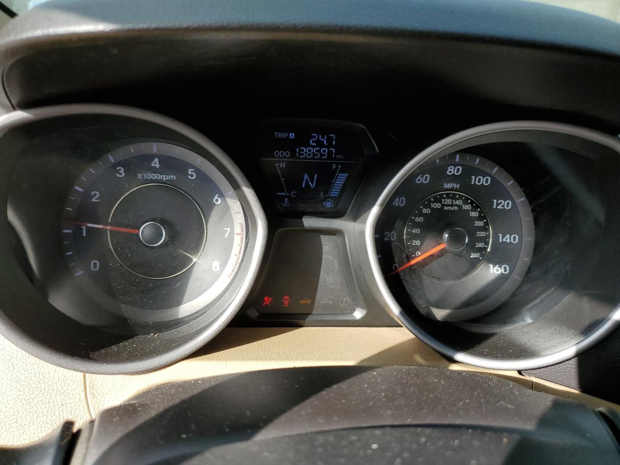 2012 Hyundai Elantra - Image 9