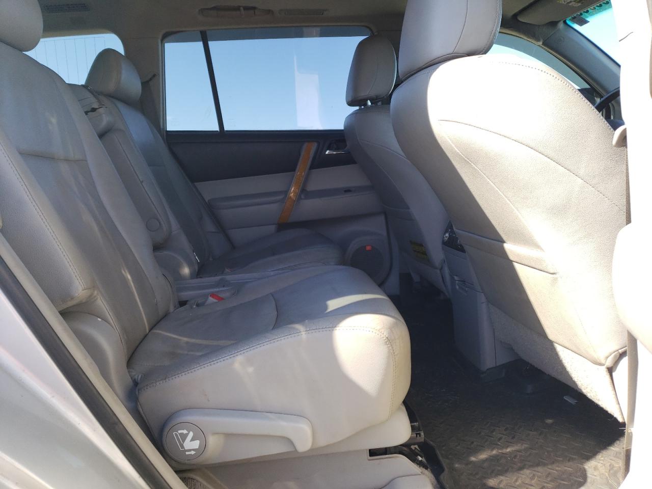 2008 Toyota Highlander - Image 11