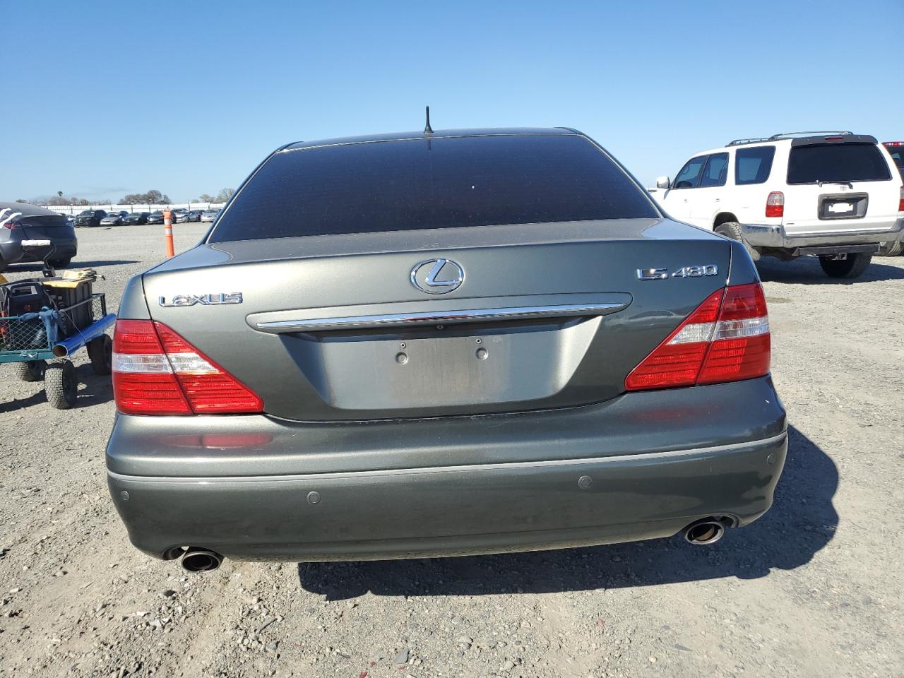 2005 Lexus LS - Image 6
