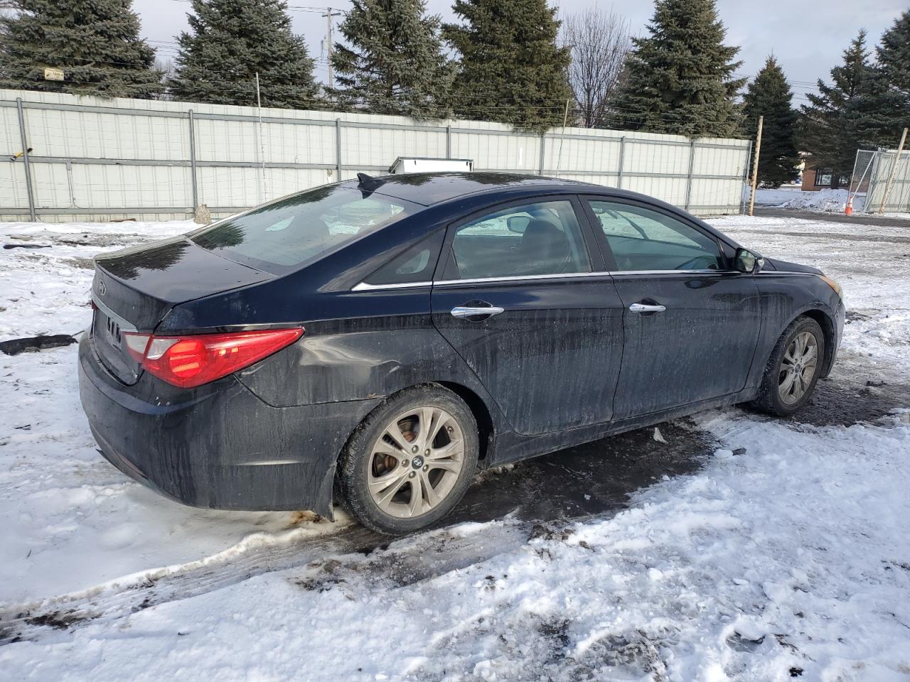 2011 Hyundai Sonata - Image 3