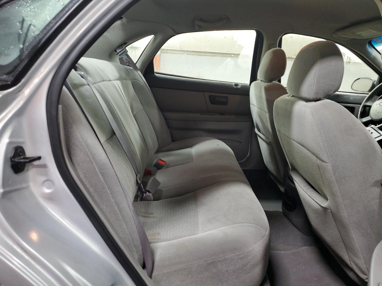 2007 Ford Taurus - Image 10