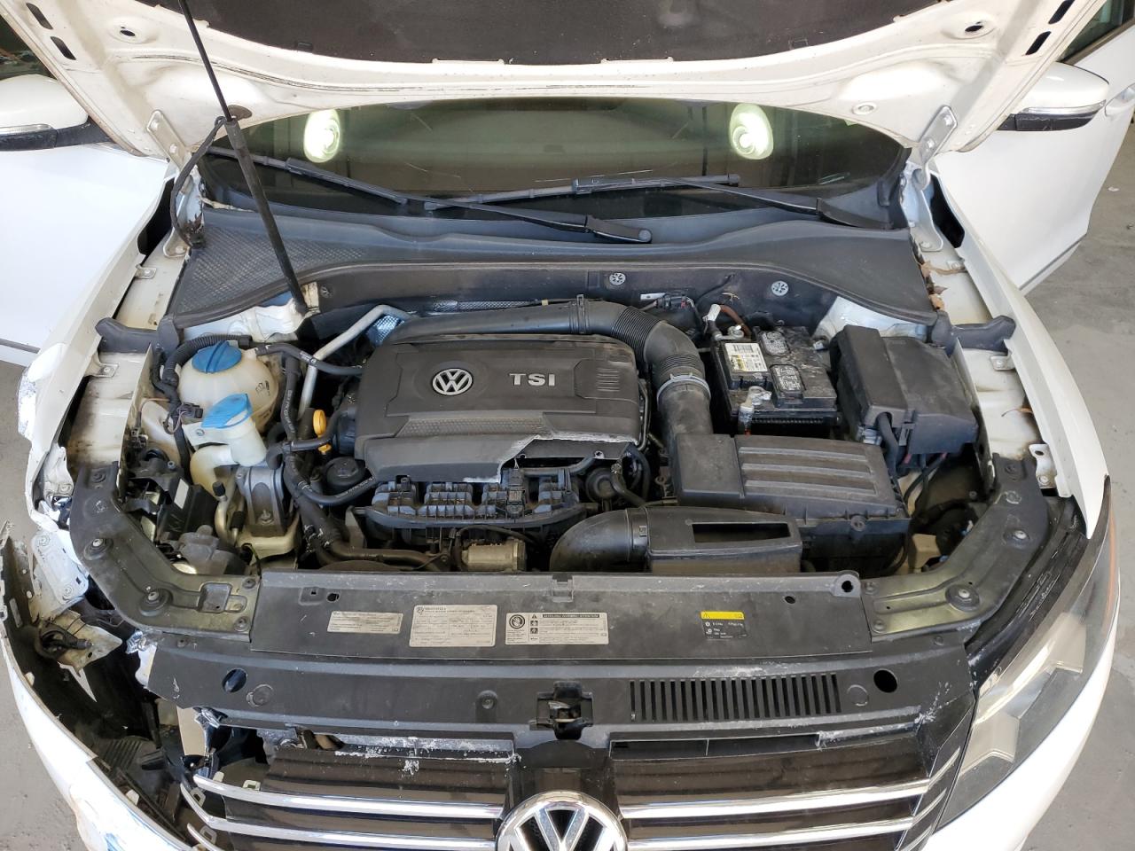 2015 Volkswagen Passat - Image 13
