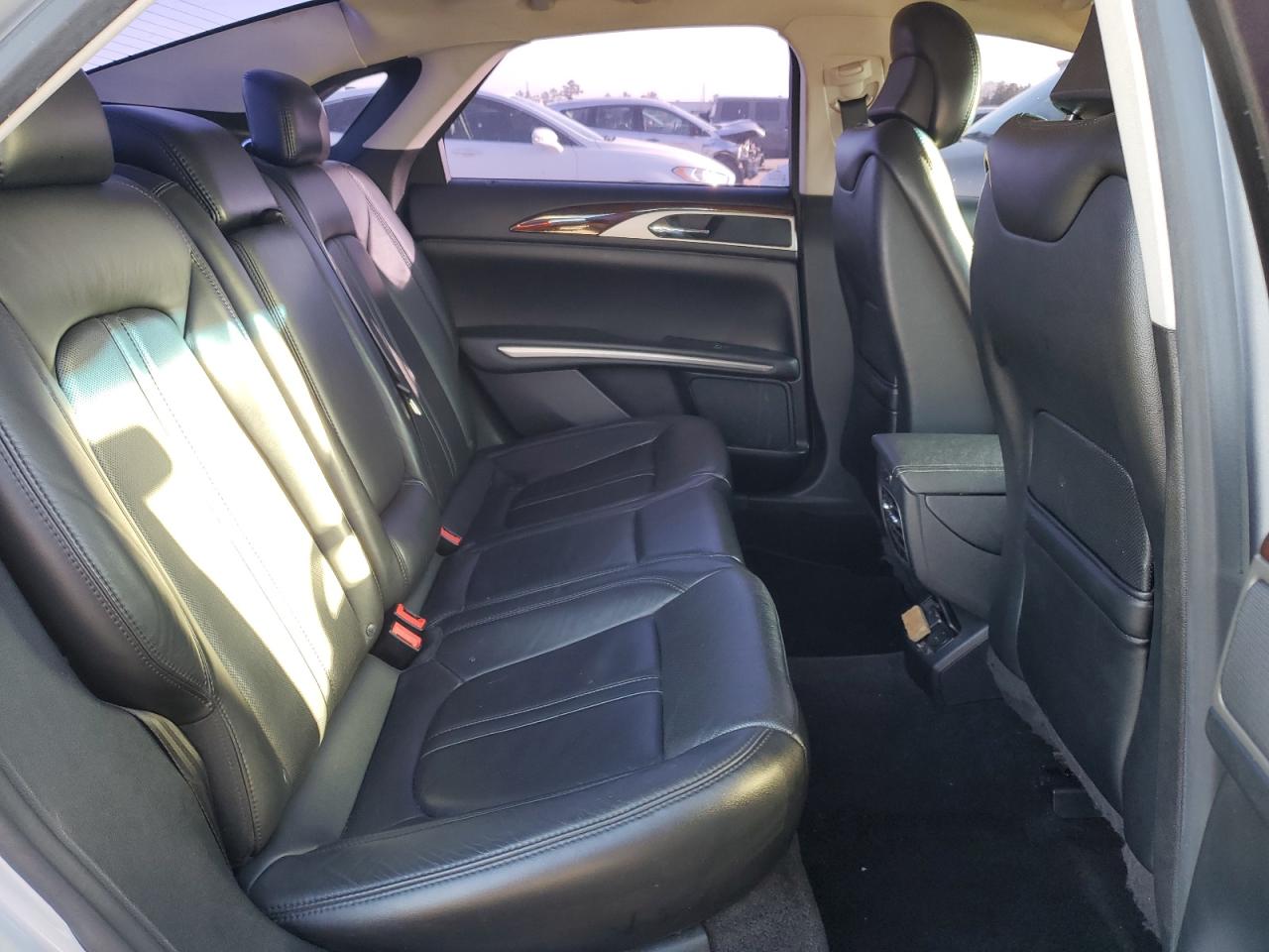 2015 Lincoln MKZ - Image 11