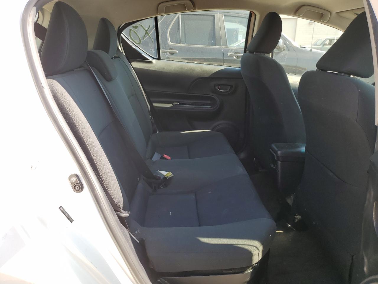 2015 Toyota Prius - Image 10