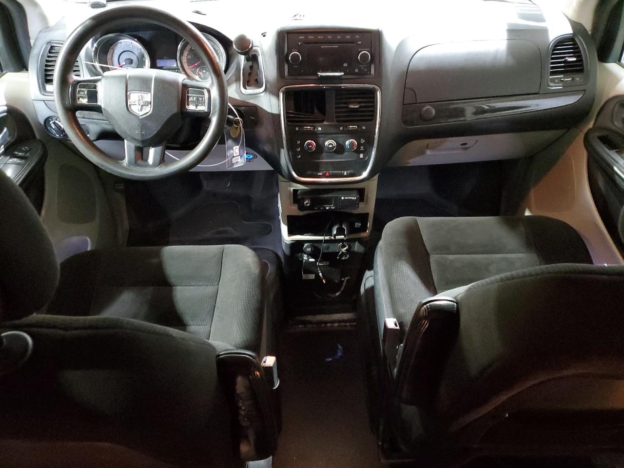 2016 Dodge Caravan - Image 8