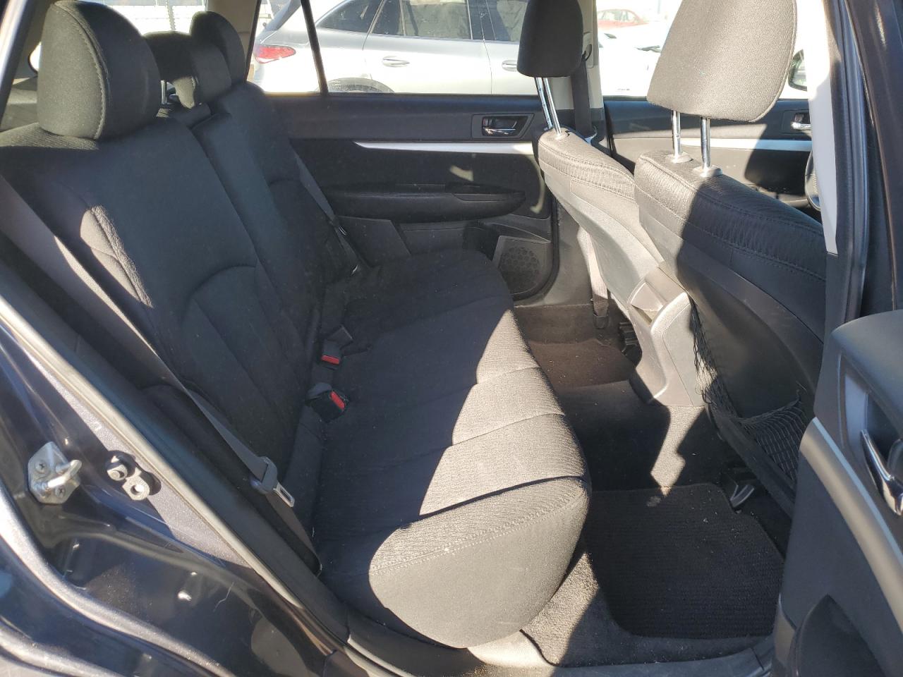 2010 Subaru Outback - Image 12