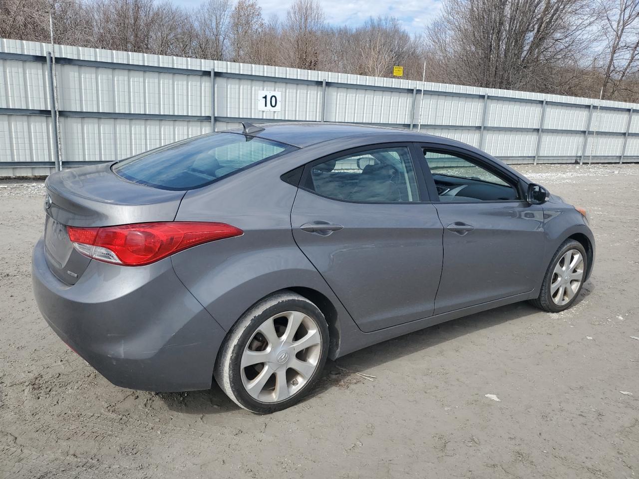 2011 Hyundai Elantra - Image 3